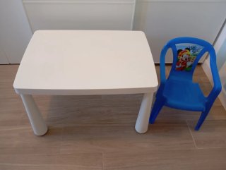 Mesa infantil IKEA Mammut blanca, regalo silla