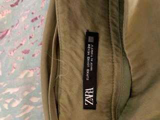 Falda Zara verde oliva con cinturón