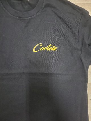 Camiseta Corteiz Negra y Amarilla