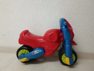 Moto infantil correpasillos roja y azul