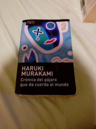 Crónica del pájaro que da cuerda al mundo