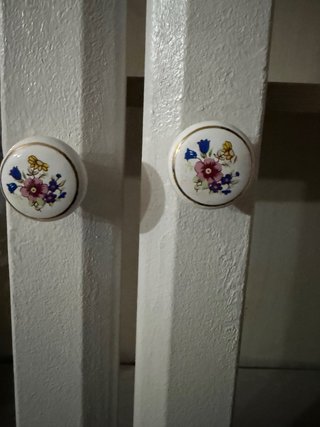 Mueble de salón blanco y gris