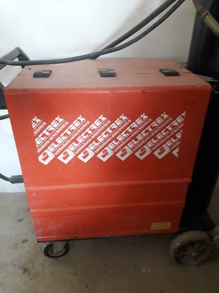 Soldadora hilo 380v - Muy buen estado.