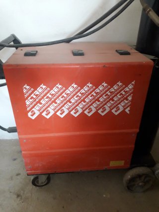 Soldadora hilo 380v - Muy buen estado.