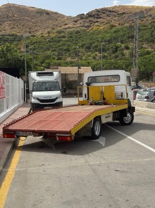 Nissan Eco T ¡GRUA PORTACOCHES!