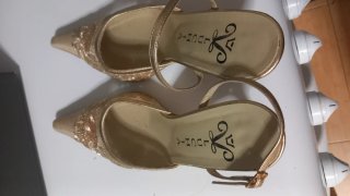 Zapato de fiesta Luchia oro seminuevo