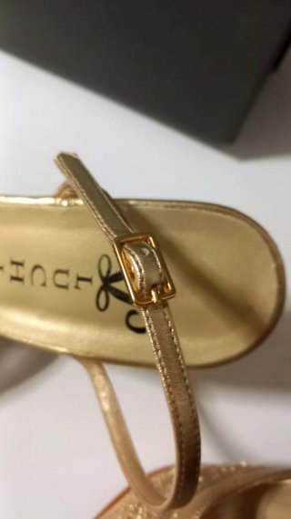 Zapato de fiesta Luchia oro seminuevo