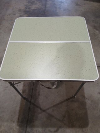 Mesa plegable camping verde y plata