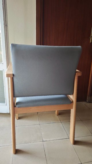 Sillón geriátrico bajo con brazos