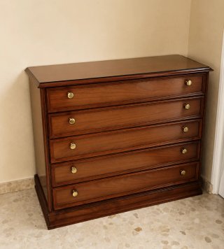 Aparador de madera con tapa de cristal