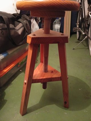 Taburete de madera
