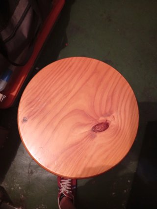 Taburete de madera