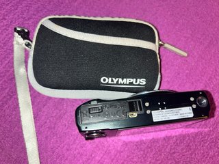 Fotocamera digitale Olympus con custodia