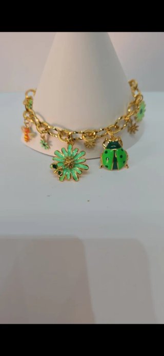 Bracciale con ciondoli a tema natura