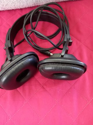Auriculares negros diadema