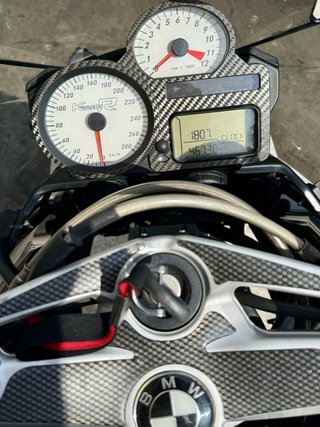 BMW K 1200 R Negra
