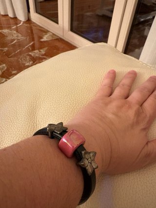 Pulsera cuero flor y piedra rosa