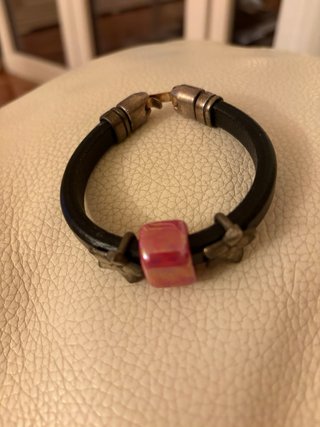 Pulsera cuero flor y piedra rosa