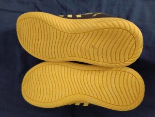 Zapatillas Unisex negras y amarillas