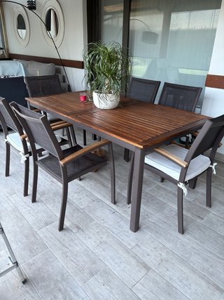 Mesa extensible y 6 sillas de terraza