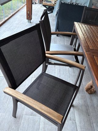Mesa extensible y 6 sillas de terraza