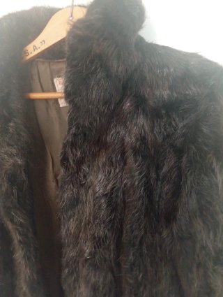 Chaquetón de piel marrón oscuro