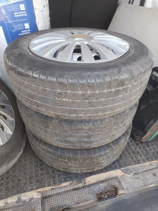Ruedas Opel Vivaro con tapacubos