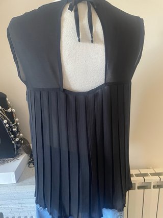 Blusa negra con lentejuelas plateadas