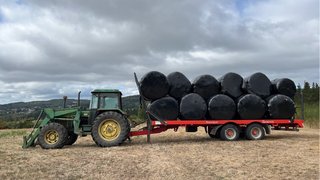 Tractor John Deere con pala