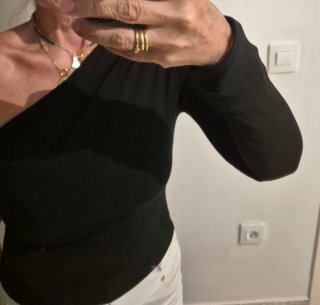 Top negro Stradivarius asimétrico