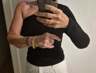 Top negro Stradivarius asimétrico