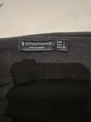 Top negro Stradivarius asimétrico