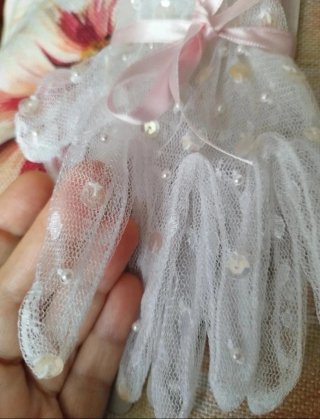 Guanti in tulle con perle e paillettes