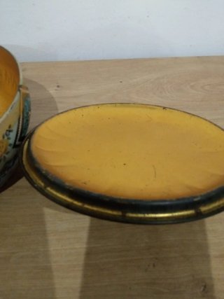 Lata antigua decorada Belga //