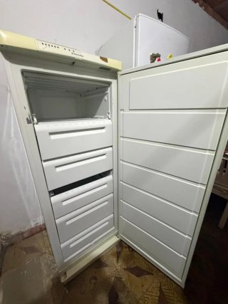Congelador vertical blanco
