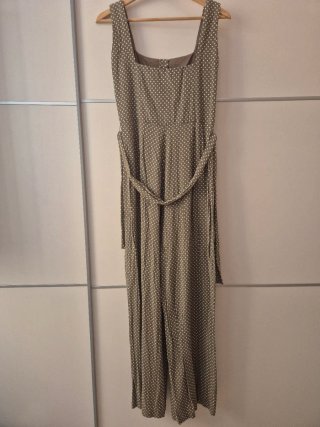Mono verde con lunares blancos