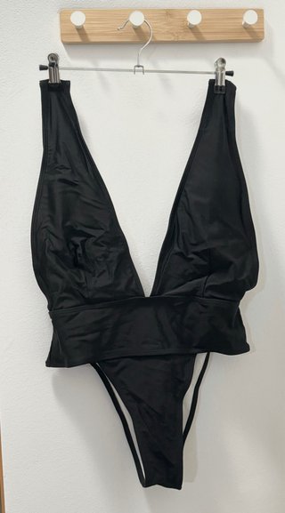 Bañador negro escote