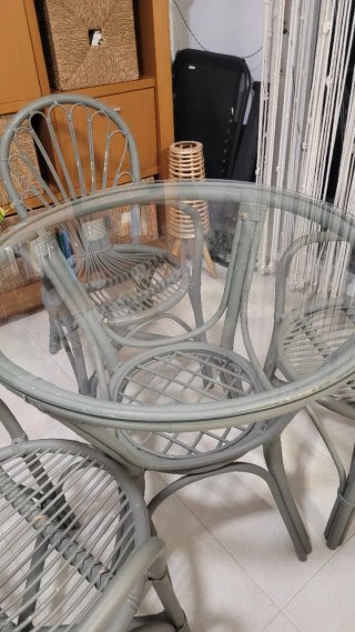 Mesa redonda bambú y cristal con 3 sillas