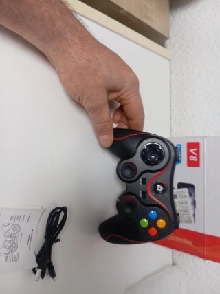 Mando Inalámbrico GAMEPAD V8 para Múltiples Dispos
