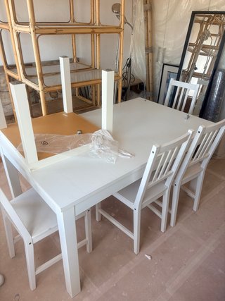 Mesa y 4 Sillas Blancas