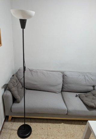 EN BARCELONA Sofá Cama Gris. La tela tiene mancha