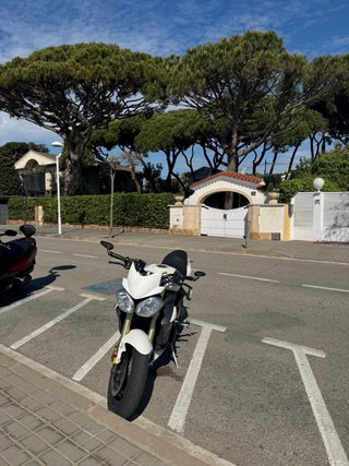 Triumph Street Triple Blanca y Negra
