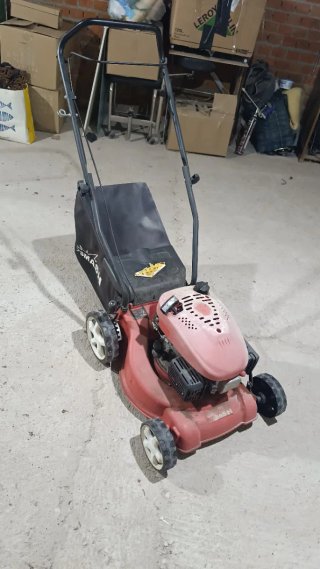 Cortacésped Rojo