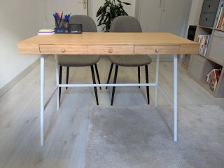 Mesa y 2 sillas de comedor