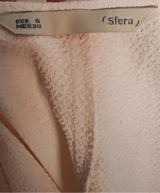 Blusa beige fruncida sin mangas