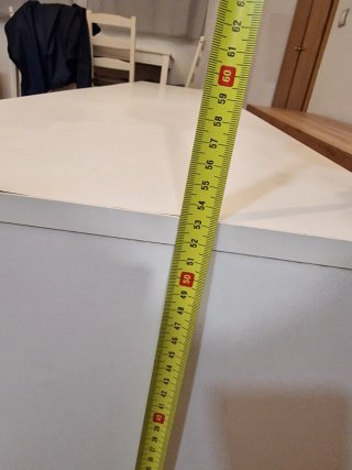 Mueble de salón blanco con cajones