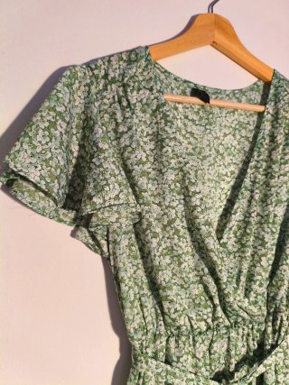 Vestido floral verde y blanco