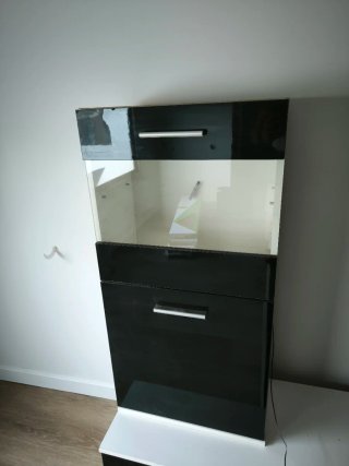 Mueble auxiliar comedor negro y transparente