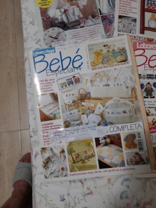 Lote 4 revistas labores del hogar especial bebes N