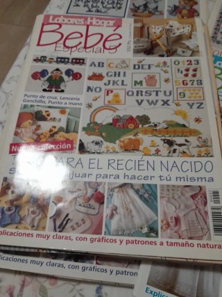 Lote 4 revistas labores del hogar especial bebes N
